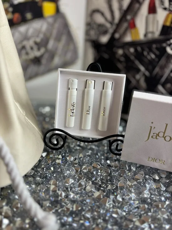 Dior Beauty beige drawstring pouch and a Dior J'adore 3 set sample - Picture 4 of 8